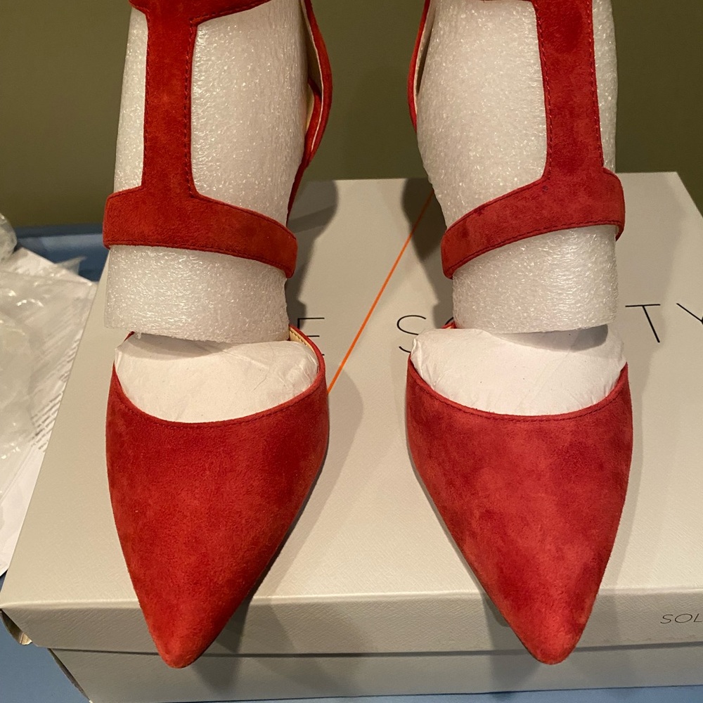 Sole society Woman’s red suede dress shoe size 6 1/2. New in box. - Picture 2 of 6